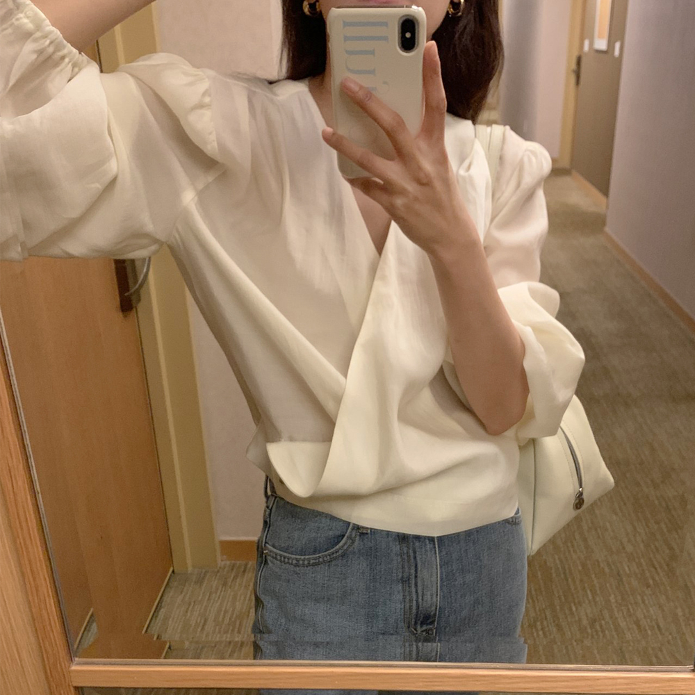 르제인 골드단추 랩블라우스 (3color) 하객 크롭 브이넥 블라우스 - 상품 이미지