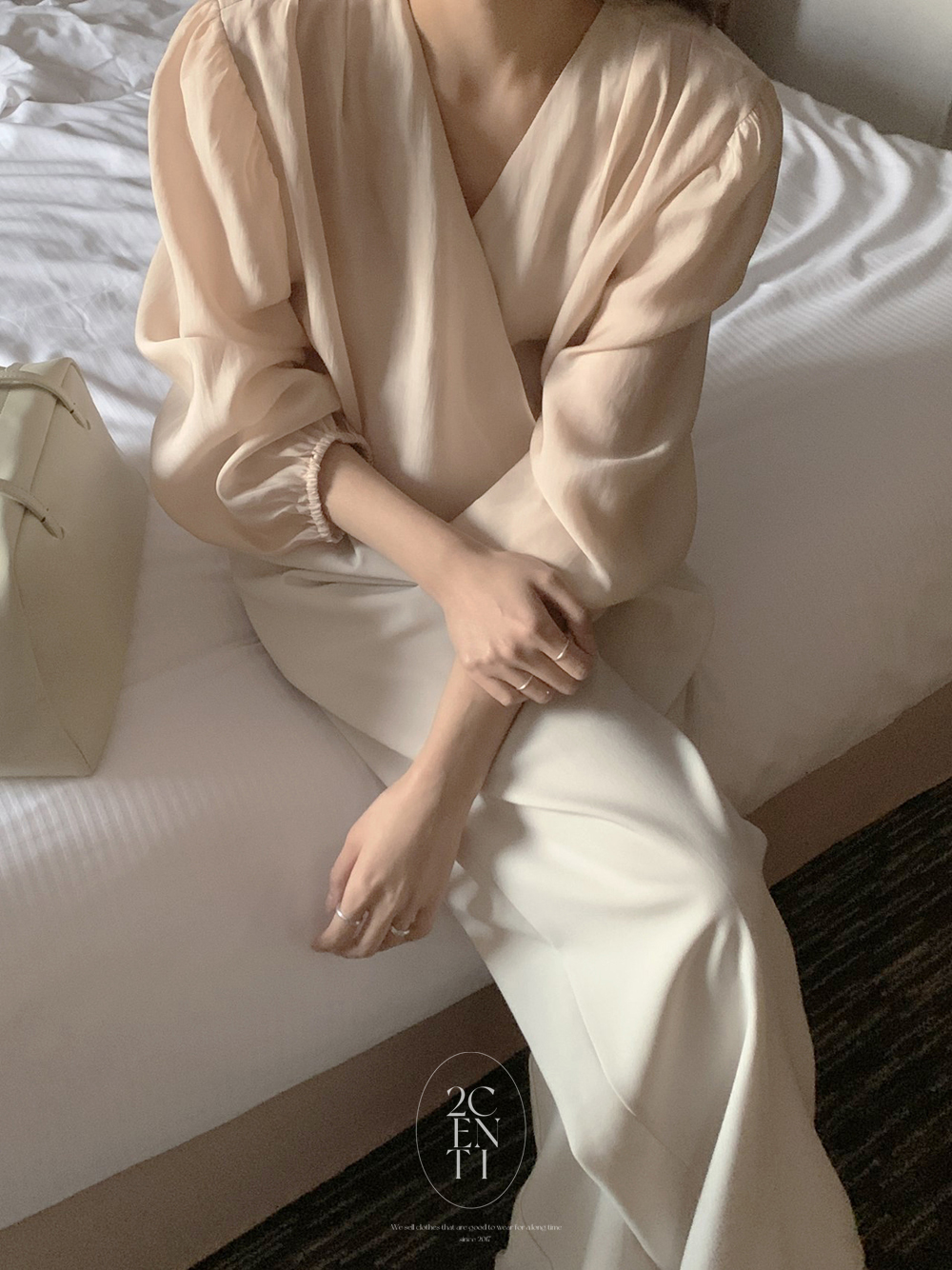 르제인 골드단추 랩블라우스 (3color) 하객 크롭 브이넥 블라우스 이미지 8
