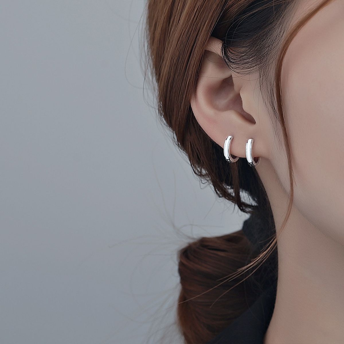 블랙 화이트 라인 원터치 미니 링 귀걸이 [블랙 화이트] N338 - 상세 이미지 2