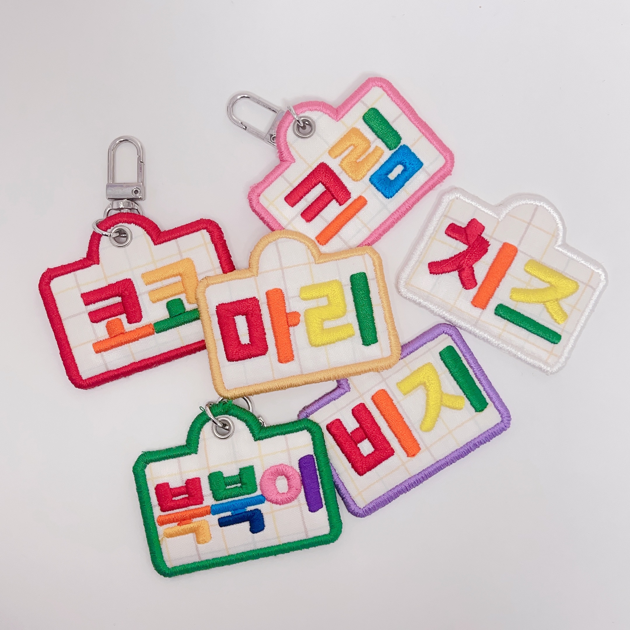 귀염둥이 가벼운 자수 인식표 오염방지 반려견 반려묘 이름표 자수팬던트 강아지이름표 고양이이름표 강아지인식표