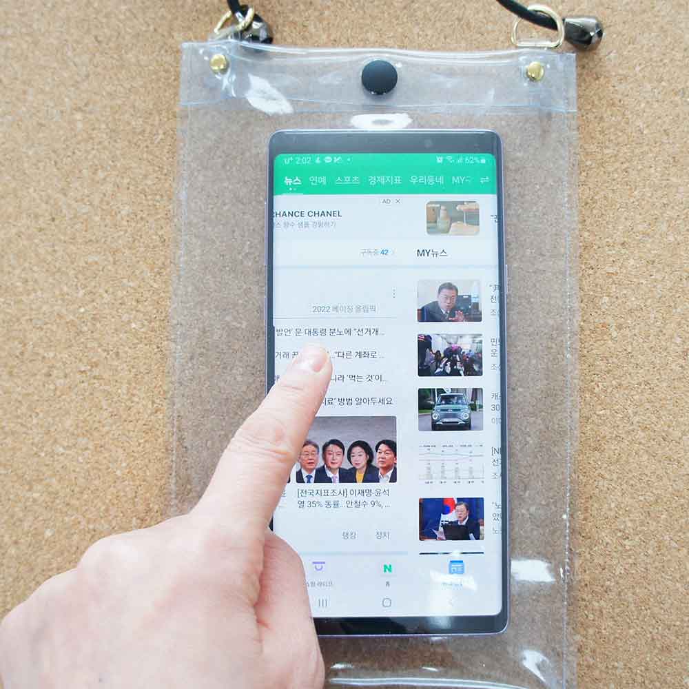 더퍼 스마트폰목걸이파우치 폰 터치되는 핸드폰 투명 휴대용 파우치 이미지 8
