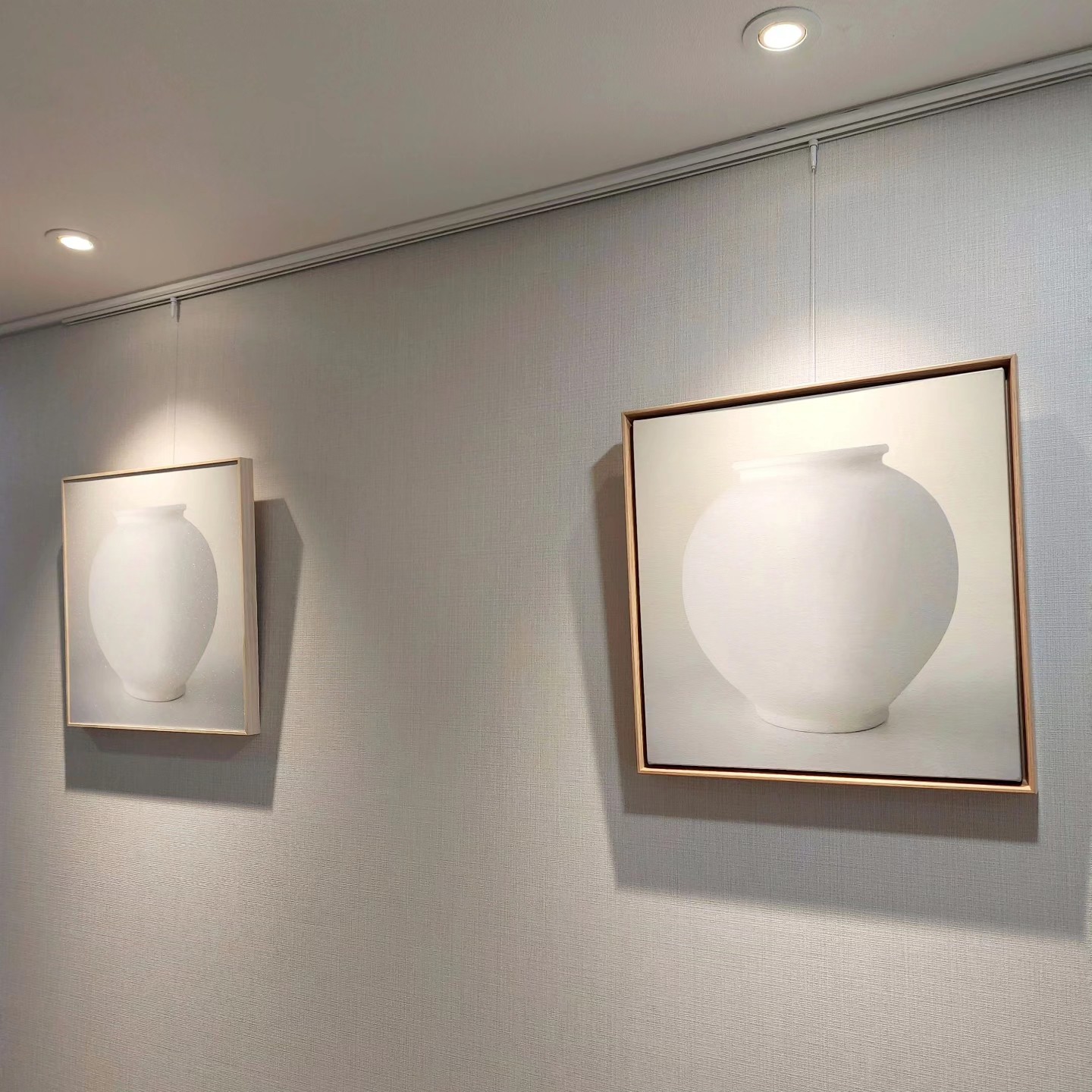달항아리그림 기원 프리미엄 원목 액자 중형12호 50x50 돈들어오는 풍수 인테리어 선물