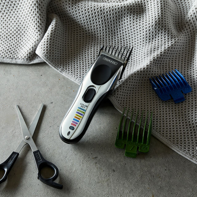 왈 WAHL 크롬 PRO 헤어클리퍼 무선 바리깡 남자 미용실 가이드콤 12종 풀세트 — 동급 대비 어떤 포지션인가요?