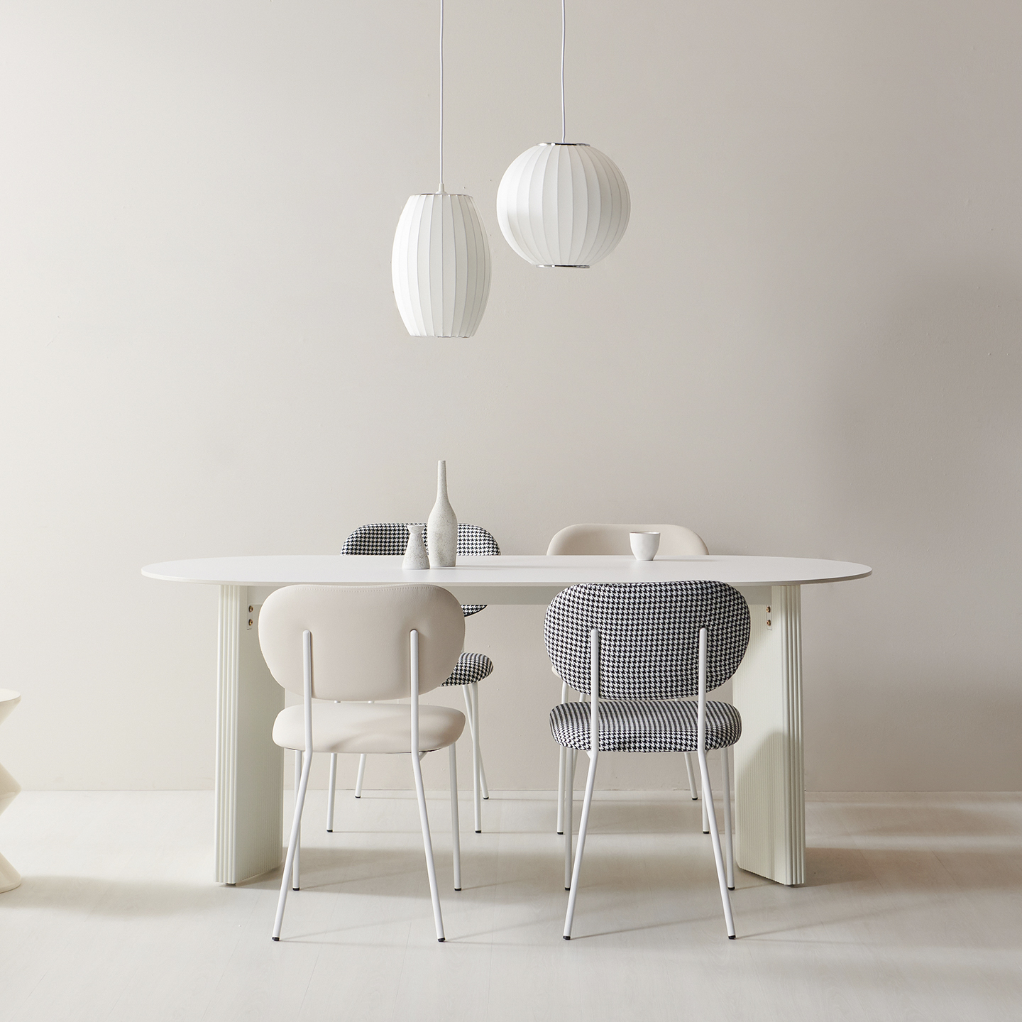 비엔 타원형 포세린 4인용 12T 세라믹 화이트 템바보드 식탁 1600