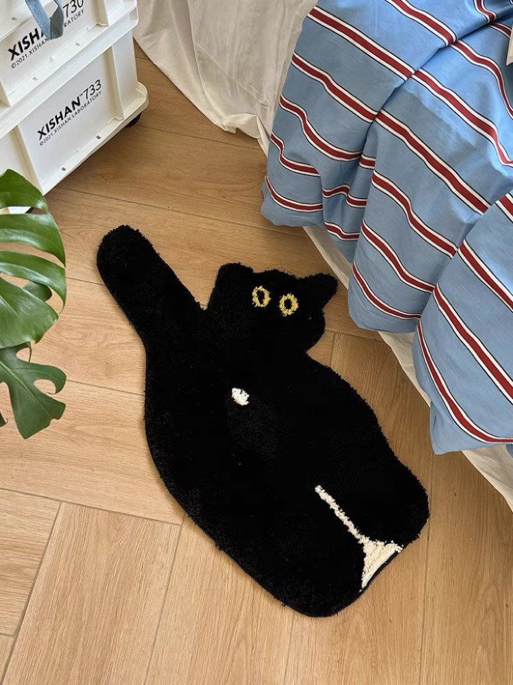 검은 고양이 발매트 침대 거실 인테리어 러그