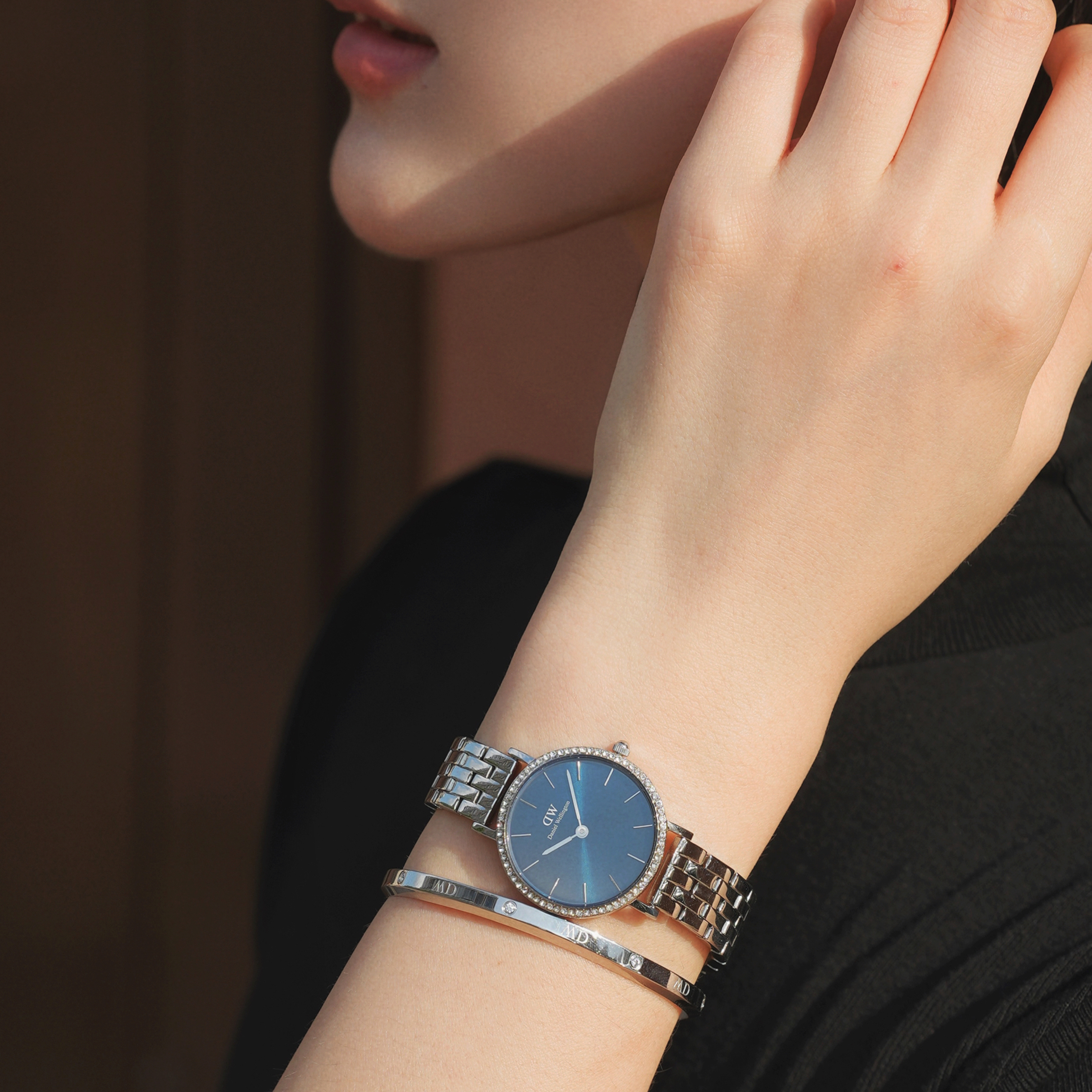 다니엘 웰링턴 PETITE LUMINE BEZEL 5-LINK ARCTIC 여자메탈시계 - 상세 이미지 2