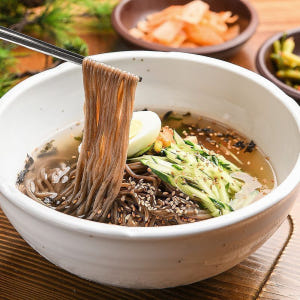 강릉맛집 동해막국수 비빔막국수1팩+물막국수1팩 외/생메밀면 육수 양념장 ... 맛있게 먹은 솔직 후기 - 상품 이미지 3