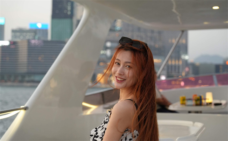 홍콩 빅토리아 하버 럭셔리 요트 선셋/이브닝 크루즈 (무제한 스낵 & 음료 포함) 이미지 4