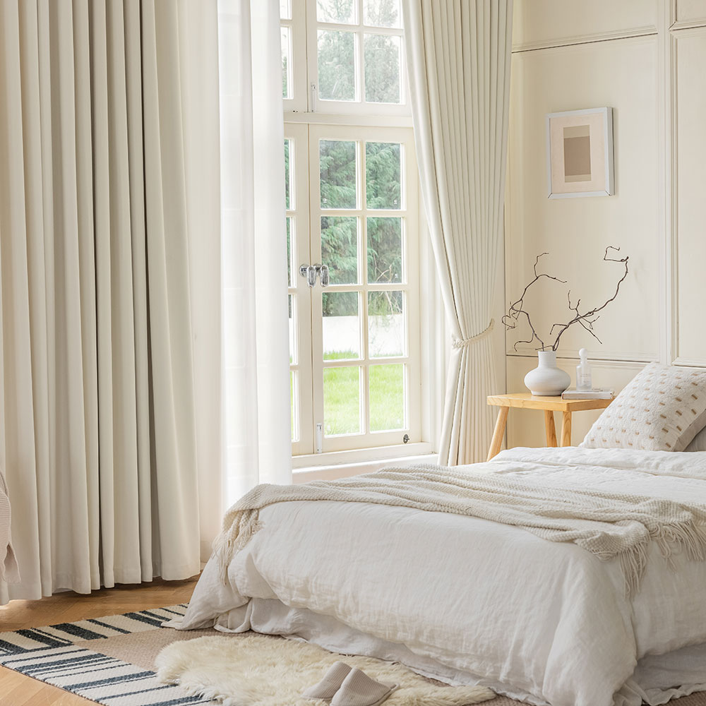 사라하우스 크림화이트 형상기억 양면 암막 인테리어 방한 거실 안방 아일렛 커튼 140cm