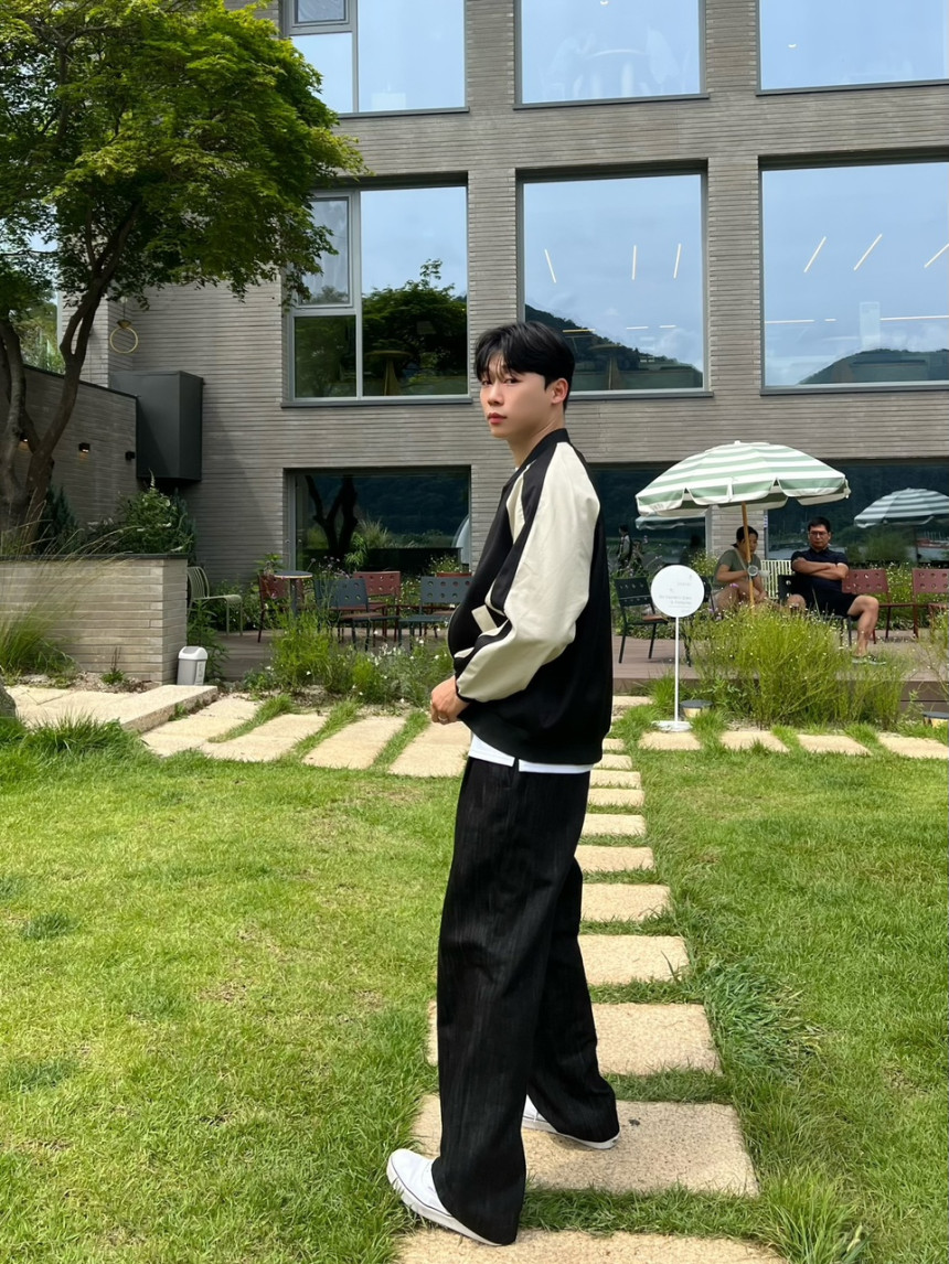 FEE0AAEA-CD44-450E-92E2-188887E52093