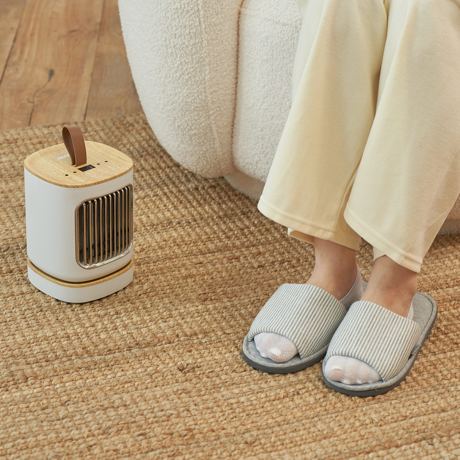 코드26 캠핑 사무실 미니 전기 온풍기 히터 발난로 팬히터 PTCF-2-A1000WO