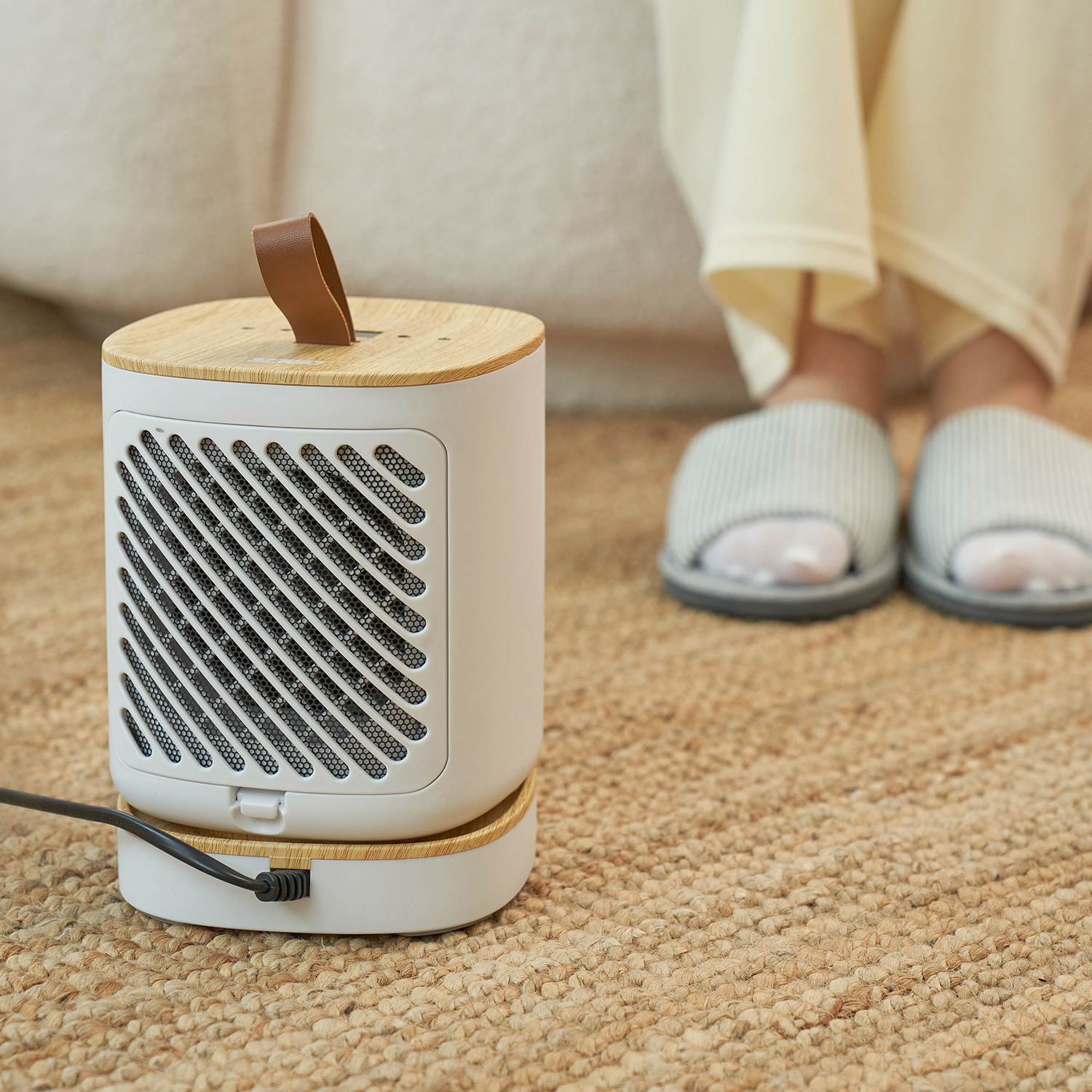 코드26 캠핑 사무실 미니 전기 온풍기 히터 발난로 팬히터 PTCF-2-A1000WO