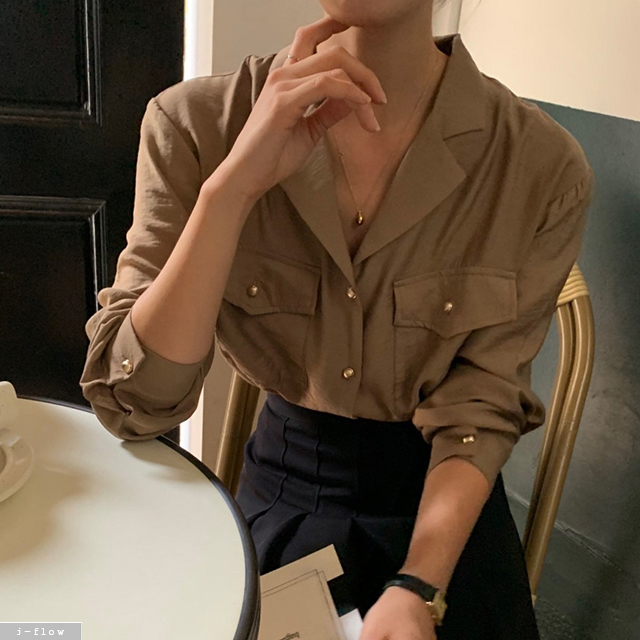 더드 금장버튼 카라 브이넥 새틴 블라우스 4col 가을 봄 포켓 하객 제이플로우 이미지 8
