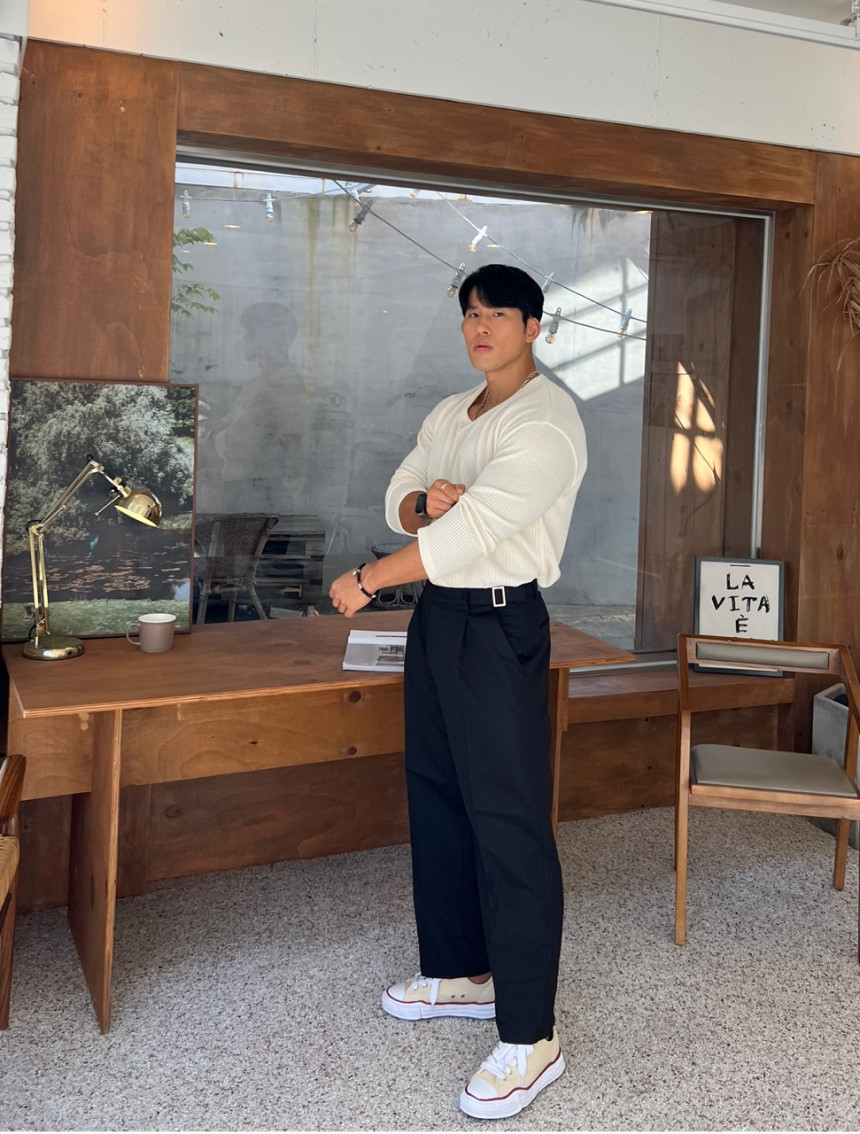 F66C9BFB-F08E-425F-BF55-F7F201114111