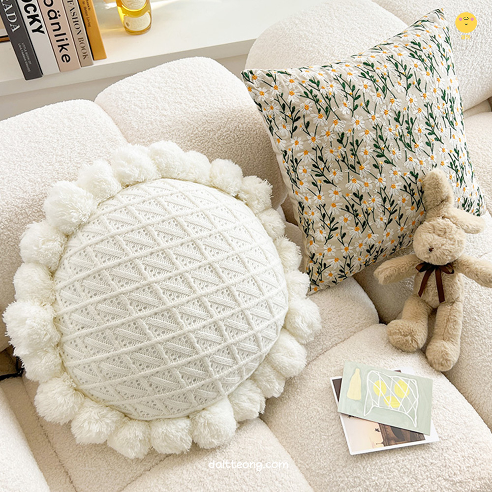 달떵 화이트 플라워 니트 원형 쿠션 북유럽 거실 쇼파쿠션 인테리어