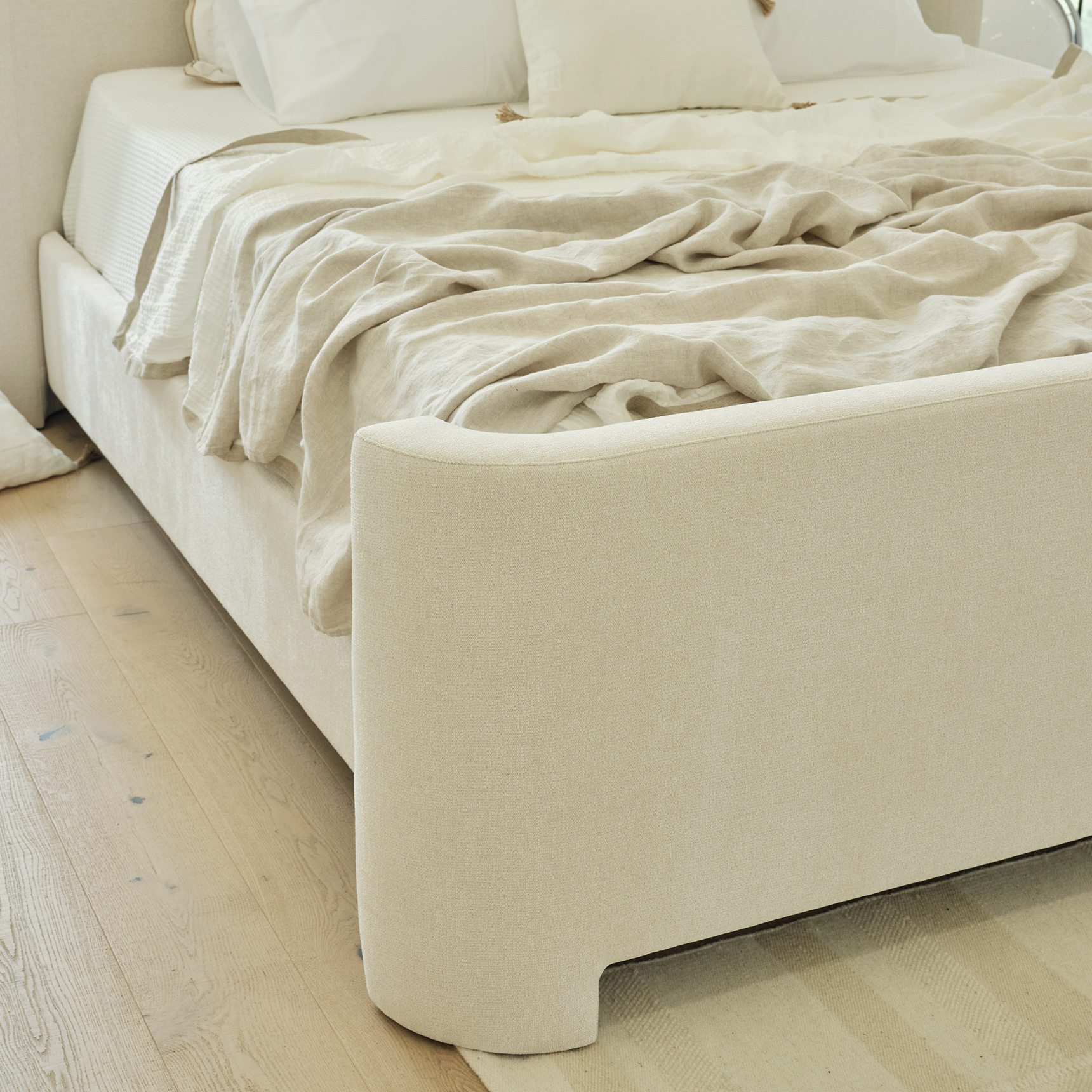 슬립퍼 커브 패브릭 침대 프레임 D/Q 퀸 사이즈 침대