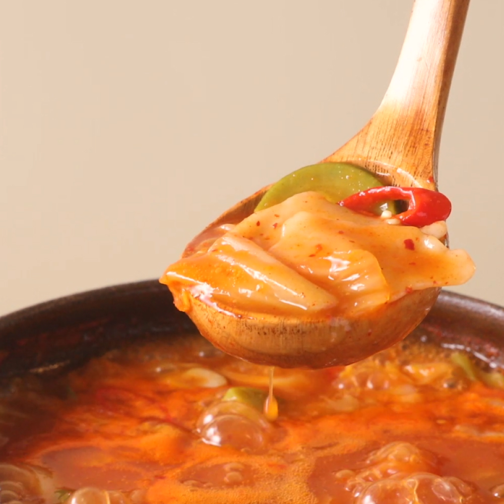 [푸딩팩토리] 얼큰김치수제비 490g X 3팩 비오는날 얼큰한 메뉴 식사대용 소주안주 밀키트 - 상세 이미지 2