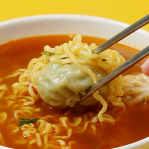 렌지만두 4종 전자레인지용 쫄깃 얇은피 만두 고기, 168g, 2개 맛있게 먹은 솔직 후기 - 상품 이미지 3