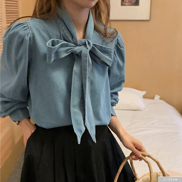 브린즈 리본 매듭 데님 퍼프 블라우스 1col 봄 가을 코튼 루즈핏 로맨틱 제이플로우 - 상세 이미지 4