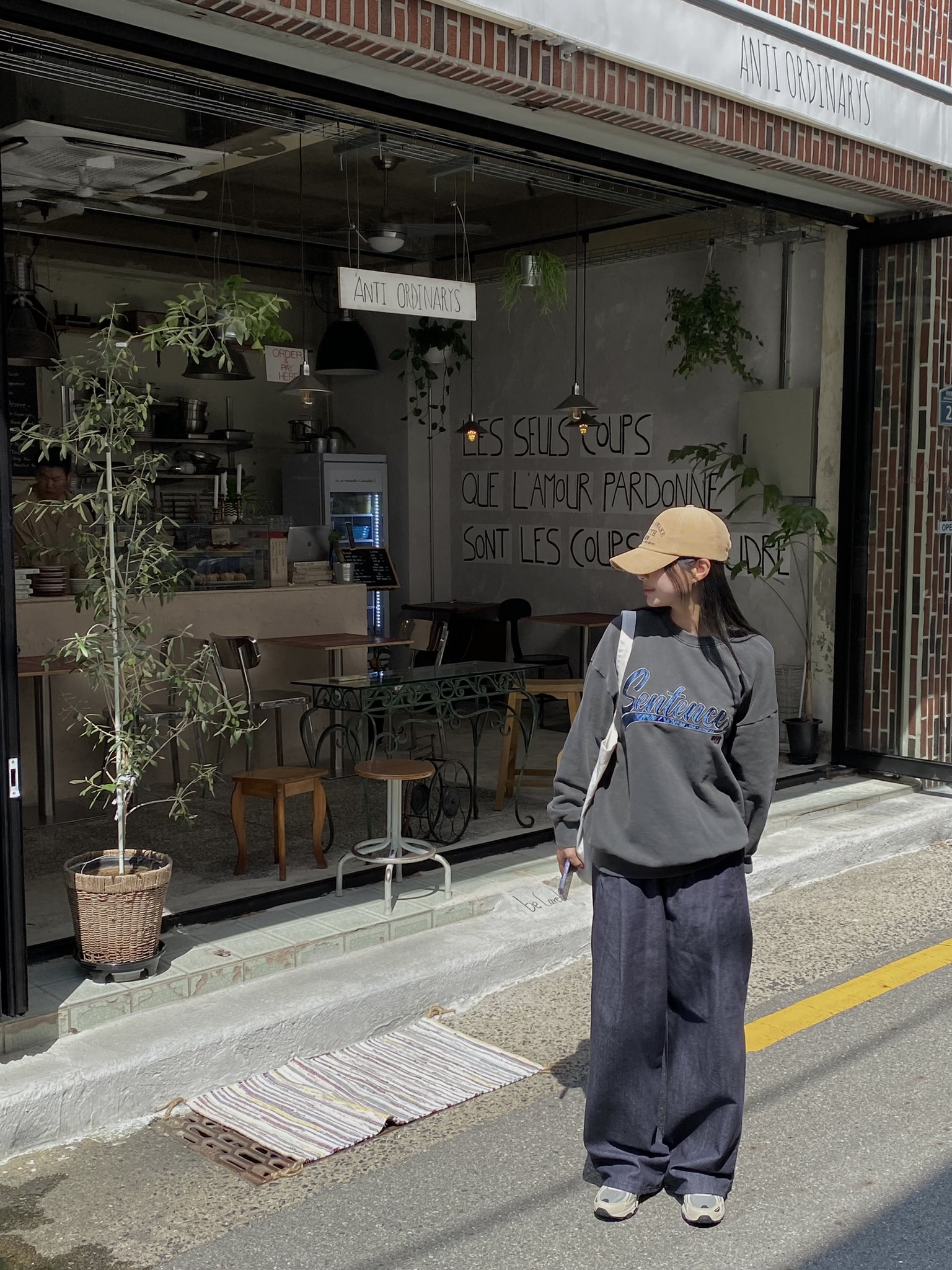 문즈 핀턱 뒷 밴딩 이염없는 논페이드 와이드 벌룬 데님 / S - M / 뒷 밴딩 여유로운 폼 벌룬한 상세 이미지 3
