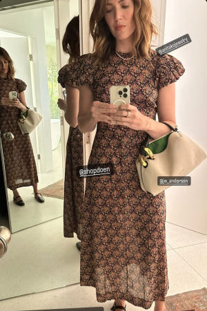 [해외]맨디 무어 인스타그램 스토리 착용 Doen 로디아 유기농 코튼 원피스 느와르 숲의 꽃무늬