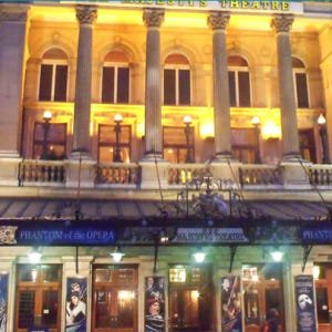 영국 런던 여왕 폐하의 극장(Her Majesty's Theatre) 오... 솔직 후기 | 실사용자 리뷰 분석 - 상품 이미지 4