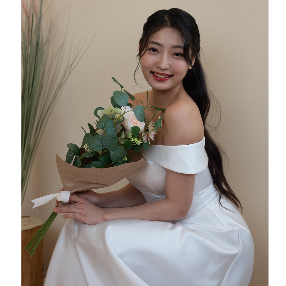 오프숄더 브이라인 화이트 드레스 대여 2부 브라이덜샤워 웨딩드레스 제주스냅 의상대여 이미지 3