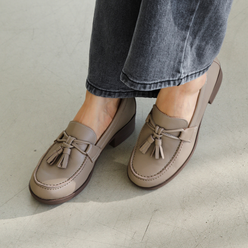 [GISSE 지쎄] 염소가죽 여성수제화 테슬 통굽로퍼 GIS-44262