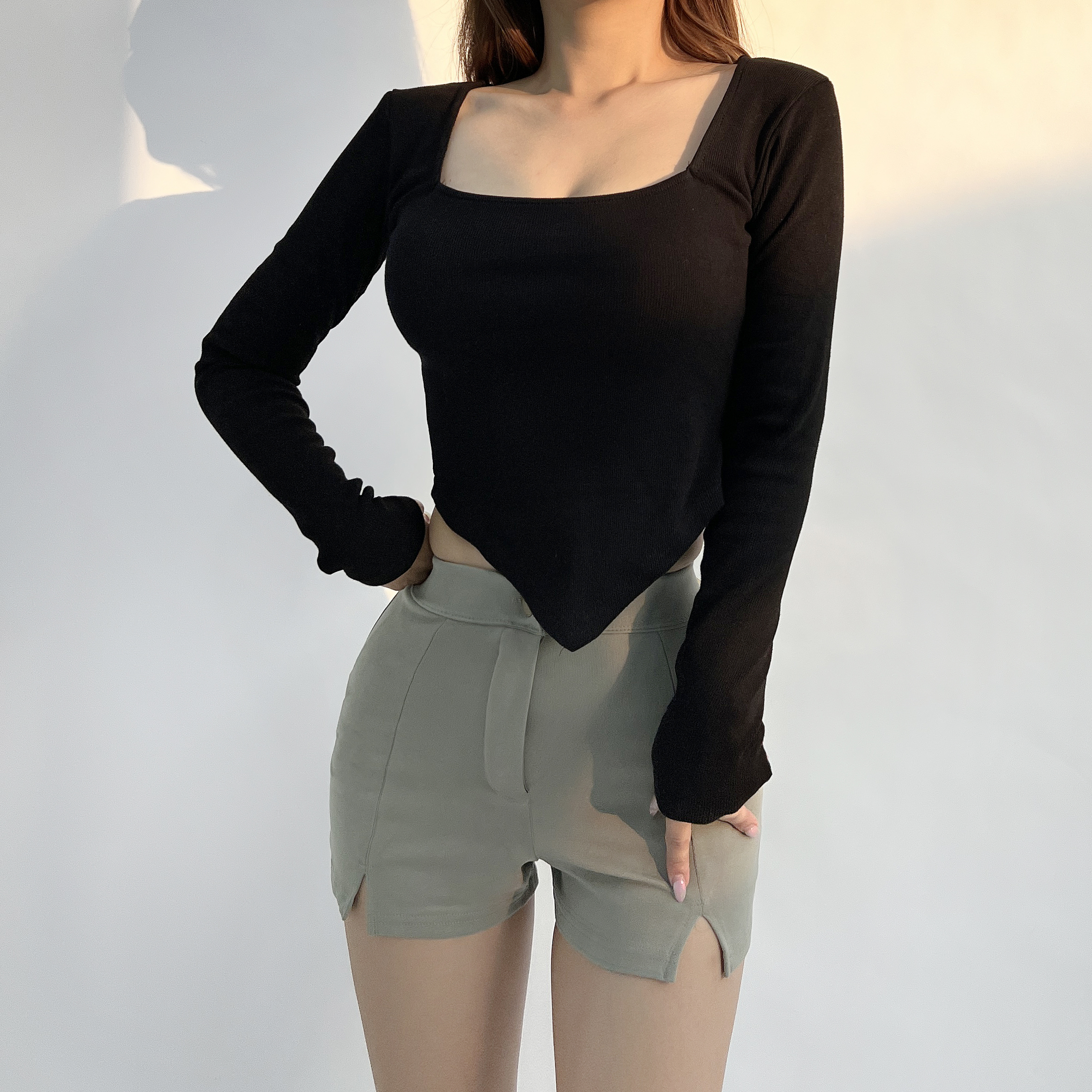 앵글 스퀘어넥 브이 컷팅 굴림 긴팔 크롭티셔츠 4color 이미지 3