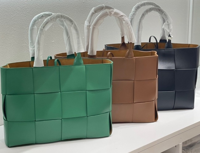 소가죽 아모 스퀘어 위빙 메쉬 빅 토트백 직장인 서류 보부상 40대가방