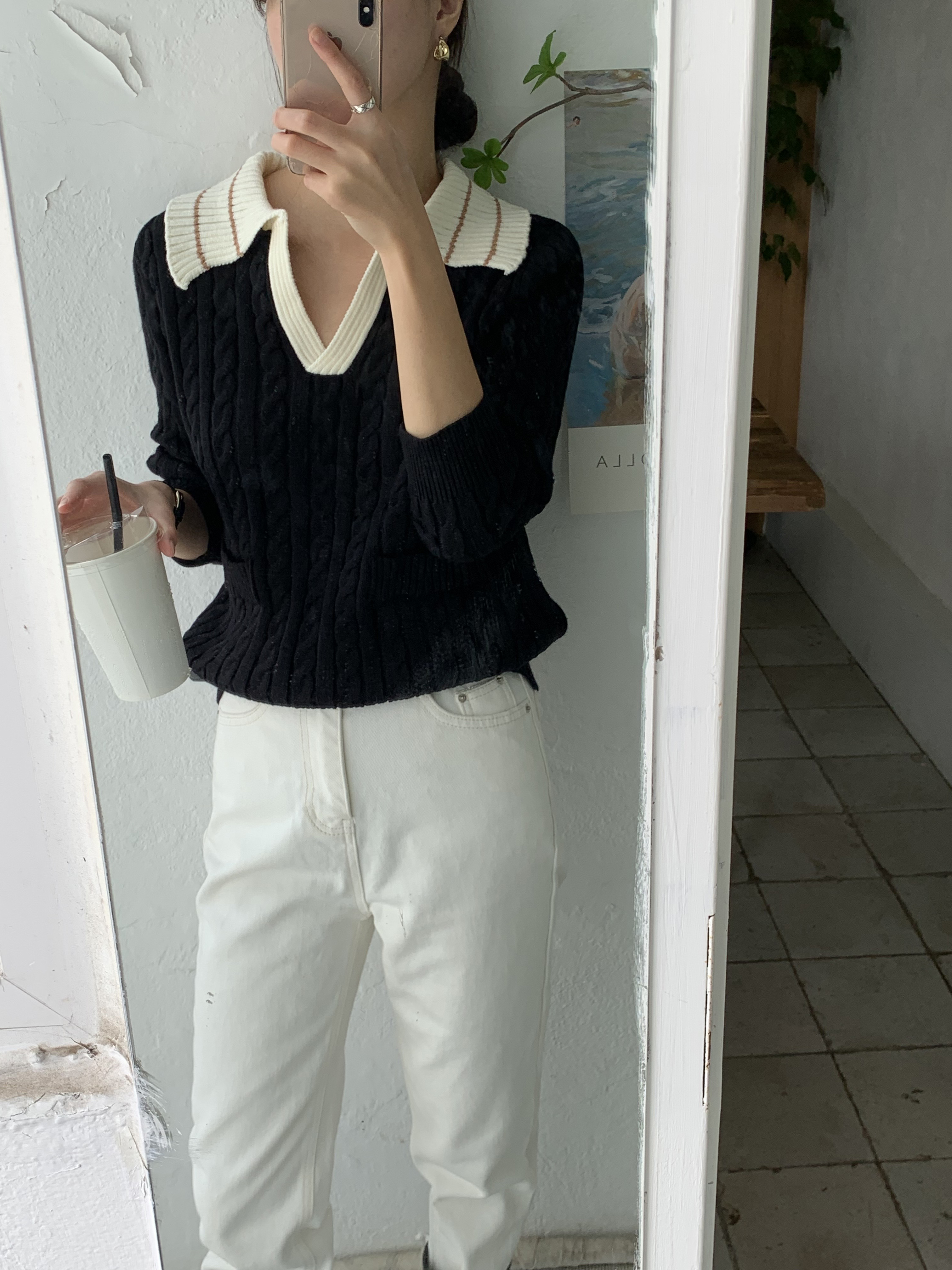 바이든 브이넥 여자 꽈배기 케이블 니트 카라 배색 포켓 니트 티셔츠 이미지 3