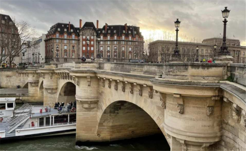 프랑스 파리 1일 차량투어 (베르사유+몽쥬약국+시떼섬+몽마르뜨/프랑스식 점심 포함) 이미지 3