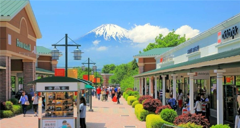 일본  후지산, 하코네 해적선, 고템바 프리미엄 아울렛에서 눈 체험 이미지 3