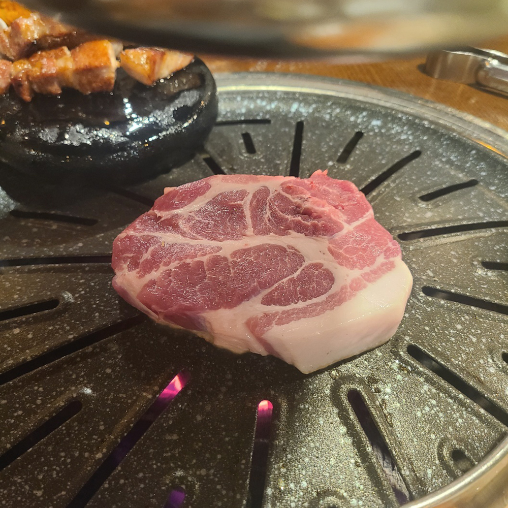 으뜸한돈 냉장 삼겹살 오겹살 1kg 목살 캠핑 고기 등갈비 가브리살 수육용 통갈매기살