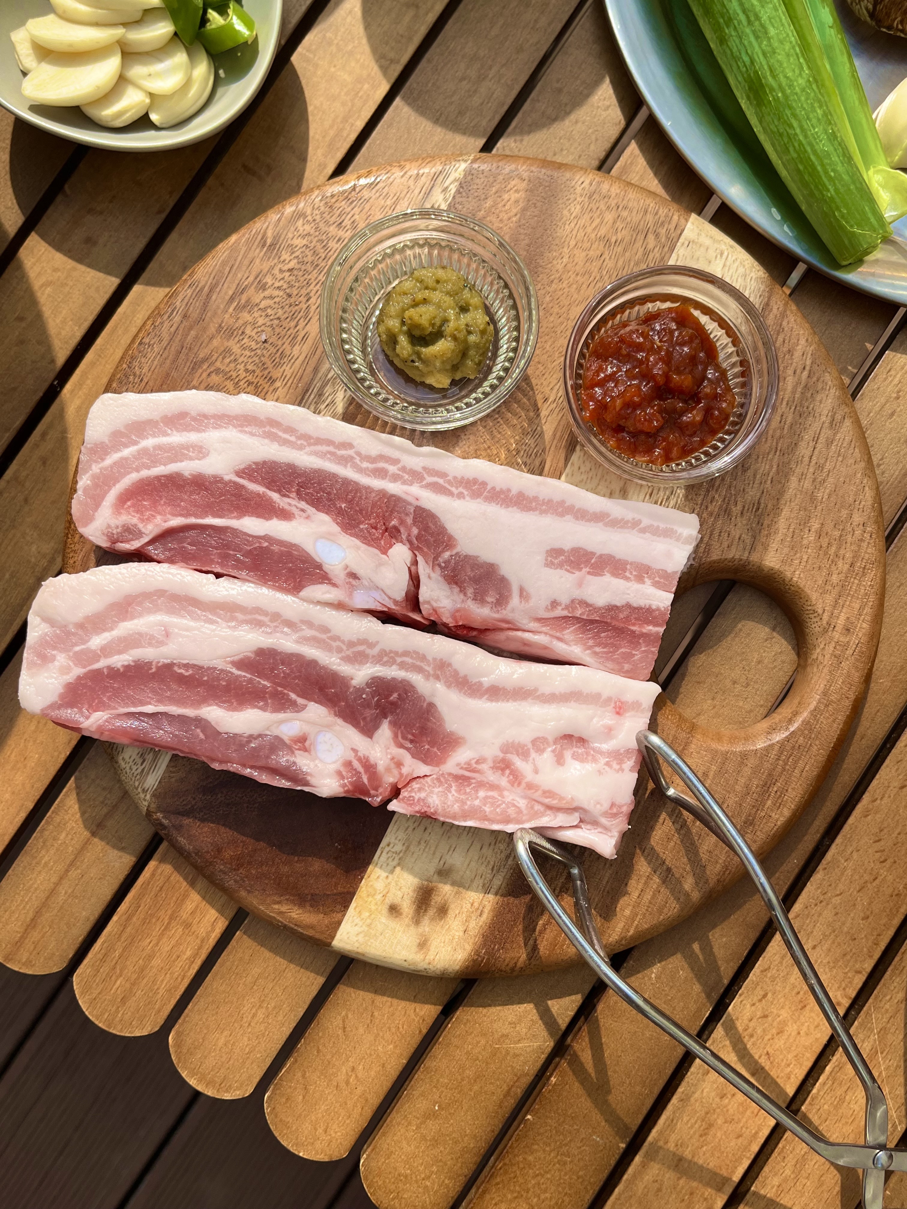 한돈 삼겹살 유황 돼지 1kg 구이용 숯불용 - 상품 이미지