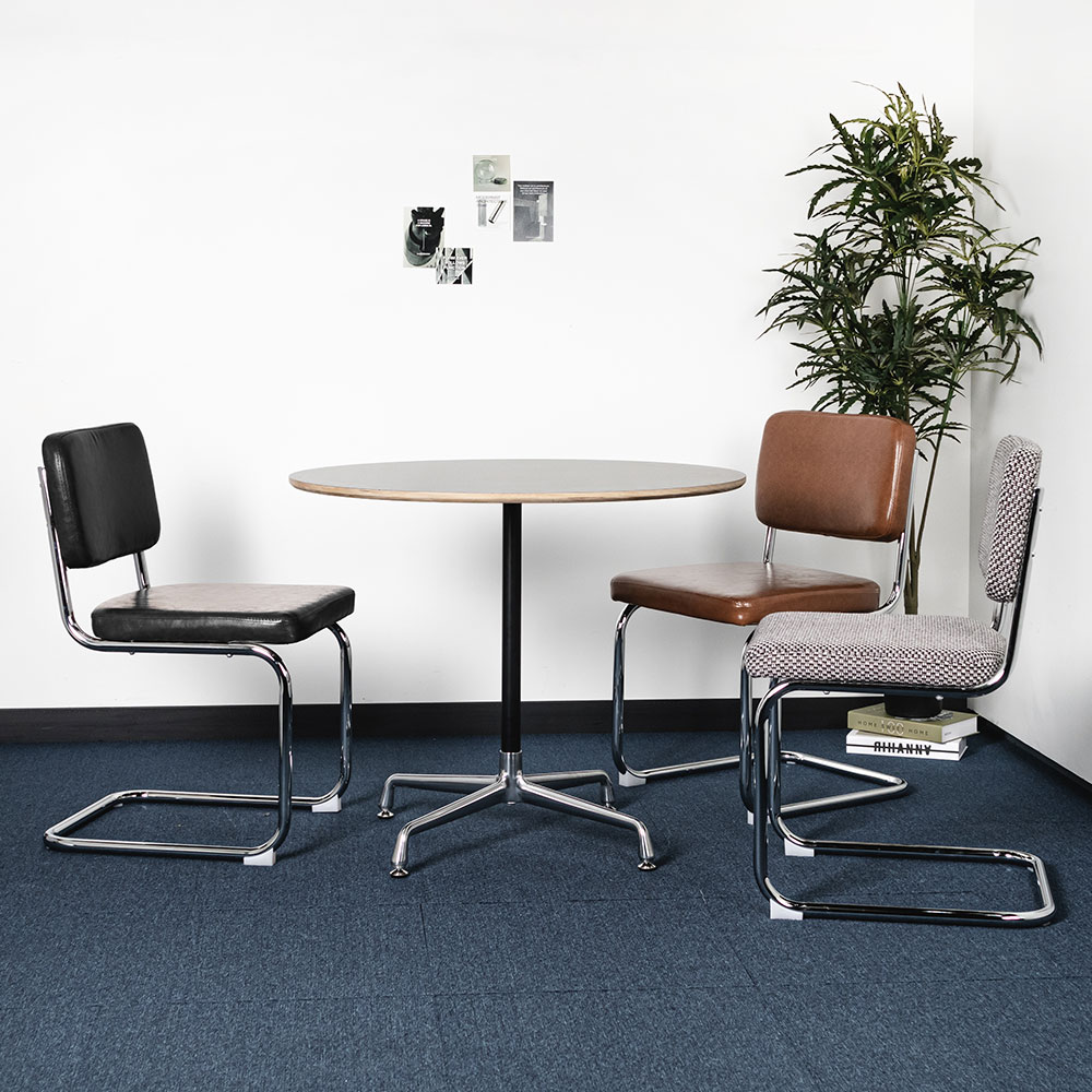 가죽의자 미드센추리 인테리어 철제 의자 캔틸레버 세스카 체어