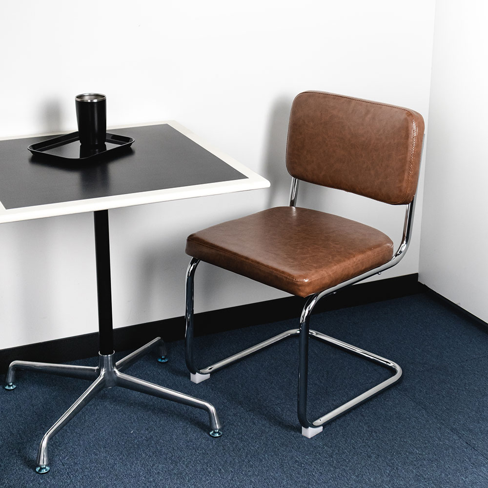 가죽의자 미드센추리 인테리어 철제 의자 캔틸레버 세스카 체어