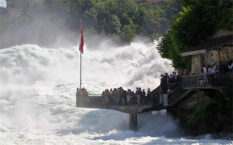 스위스 취리히 출발 스위스 반나절 투어: 라인 폭포와 슈타인 이미지 4