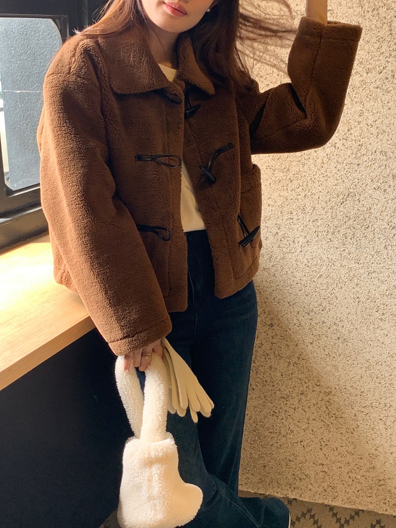 릴리스 카라넥 떡볶이 단추 양털 뽀글이 부클 후리스 버튼 무스탕 경량 자켓 코트 이미지 4