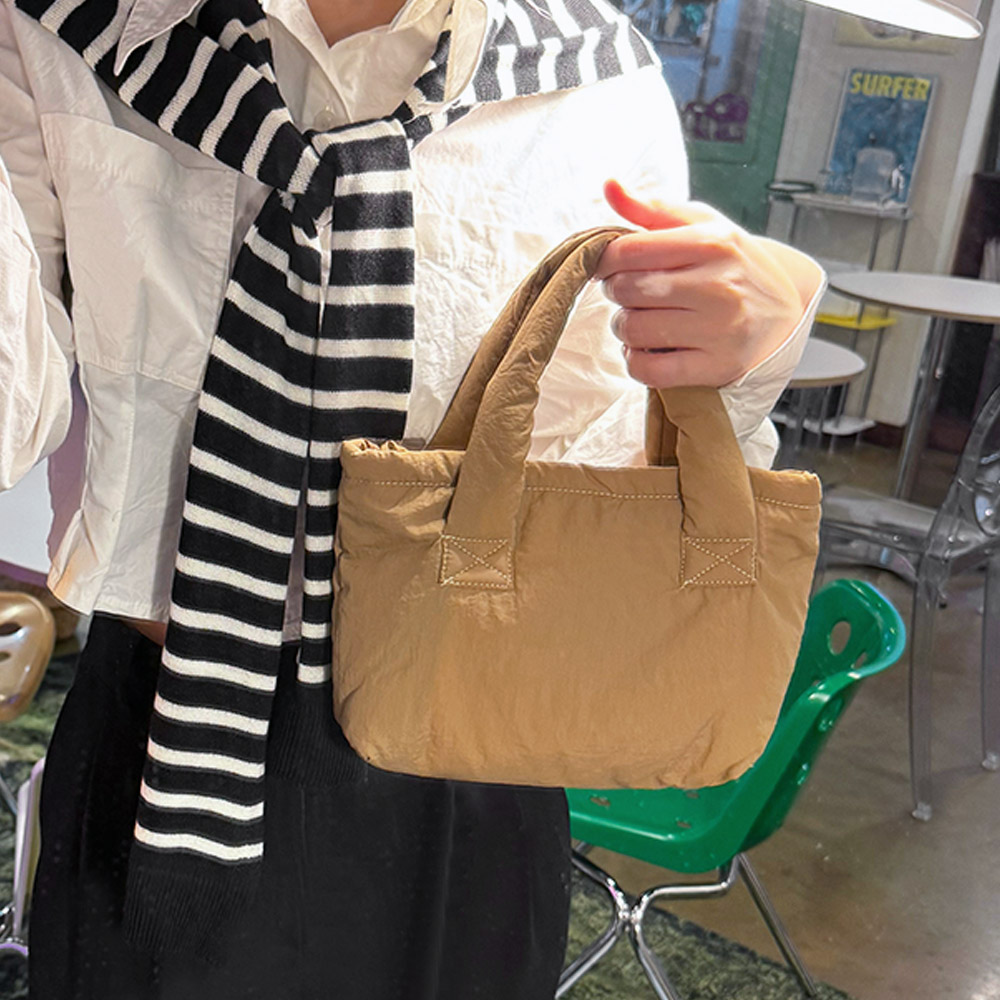 프롬헤븐 큐프트 초경량 푹신 데일리 미니 토트백 따뜻한 패딩 가방 - 상세 이미지 3