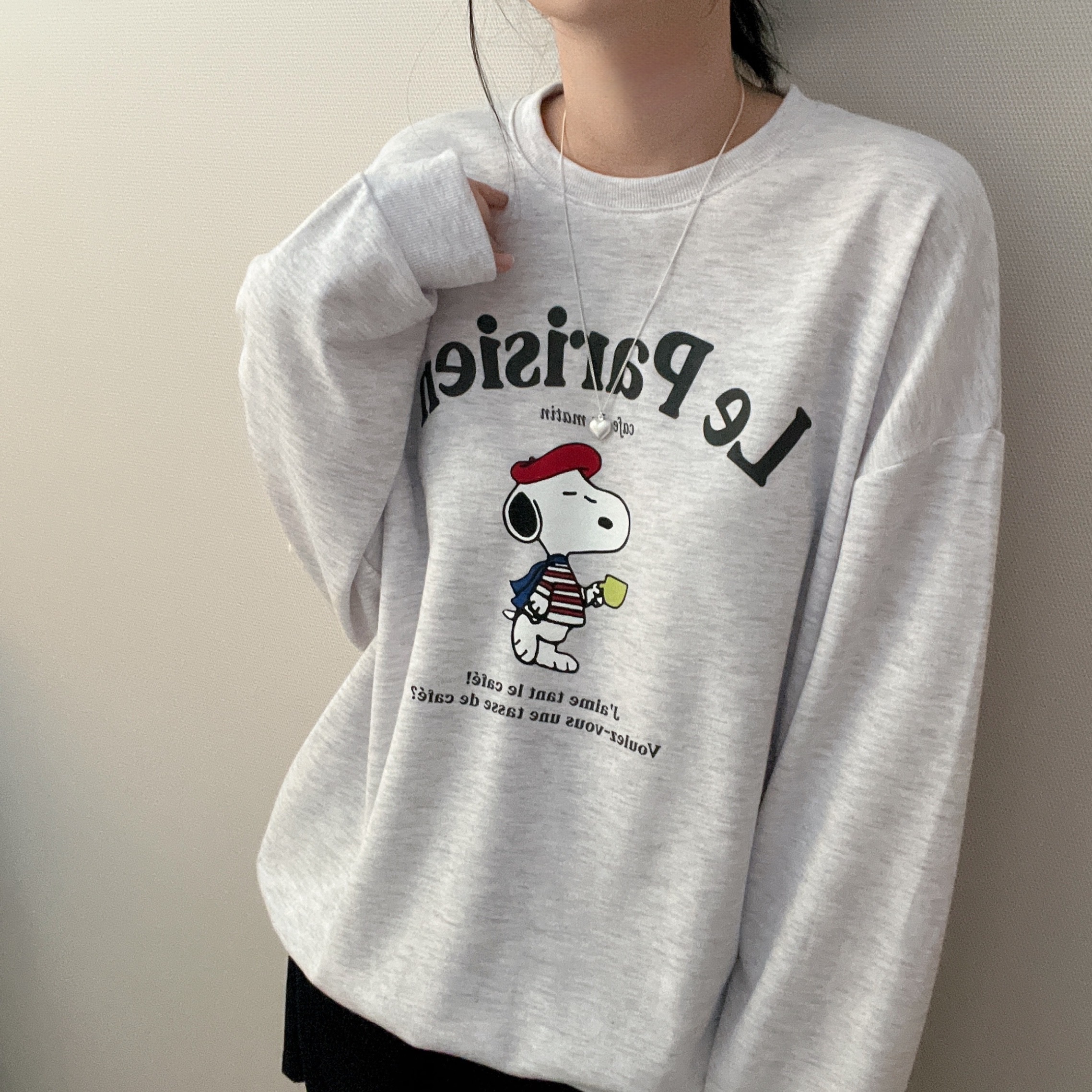 TOMMY JEANS オールオーバーカレッジスケートトレーナー nugu