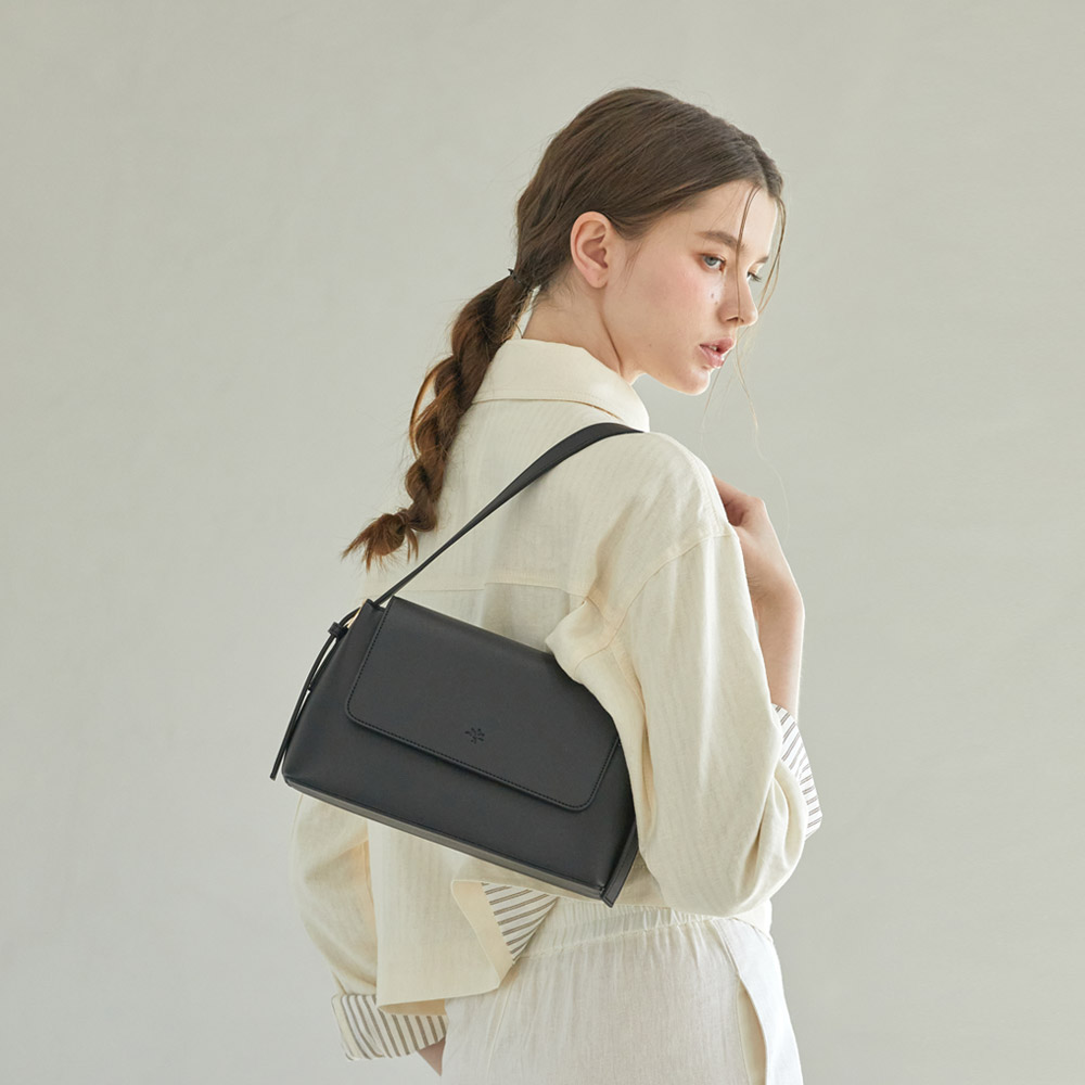 몽삭 여성가방 모니카 바게트백 블랙 AP15-2170-BK