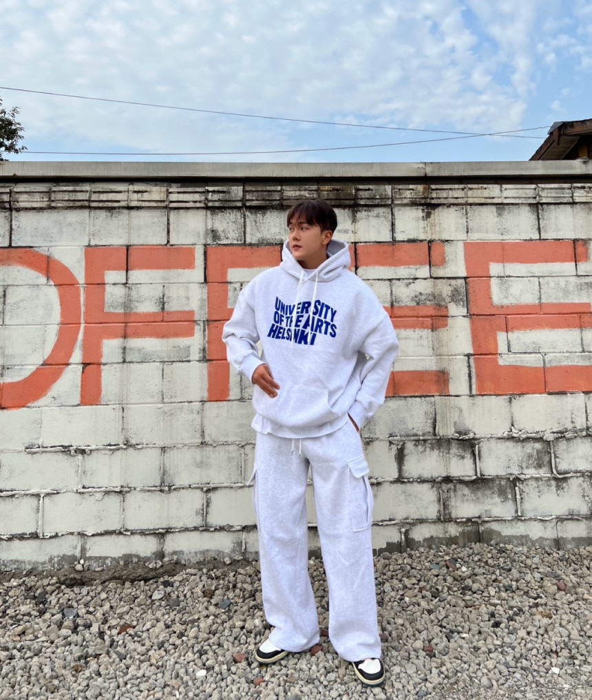 DFF87833-EC4F-483A-AAAB-6D153E739D65