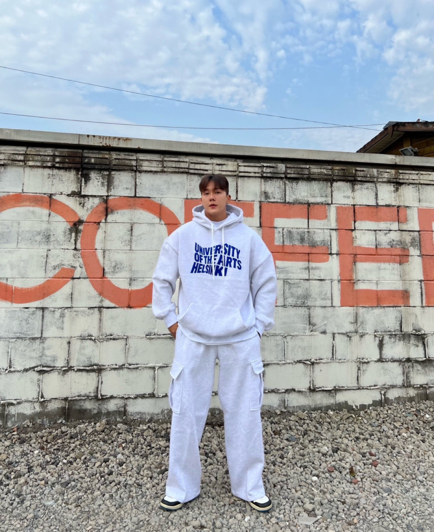 BACA28A6-5FE1-49D3-8D3E-FD7956265170