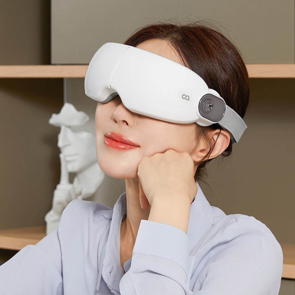 오아 아이템플 눈 마사지기 사용 모습