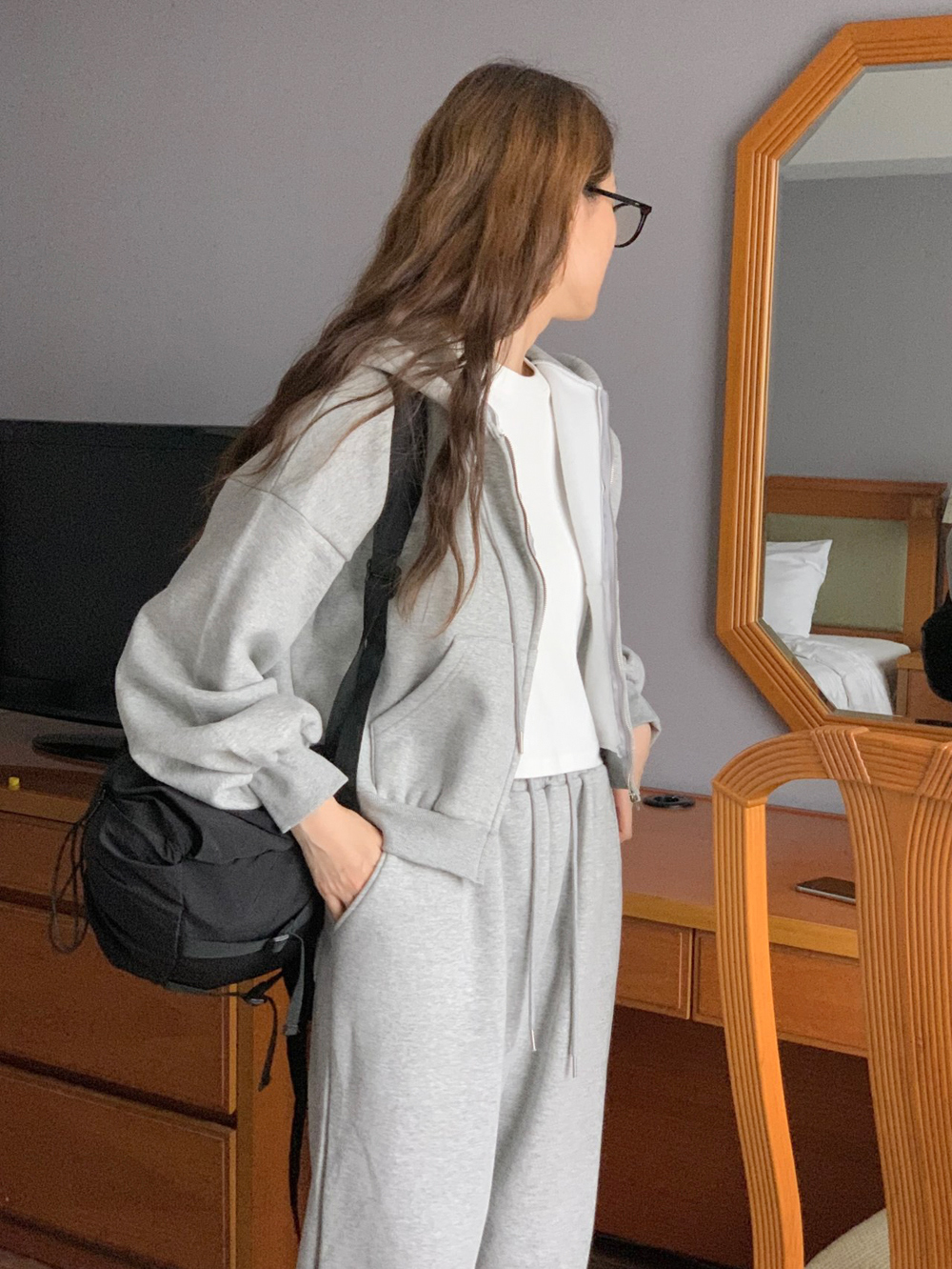 토나 루즈핏 무지 기모 안감 후드 지퍼 크롭 티셔츠 맨투맨 집업 이미지 3