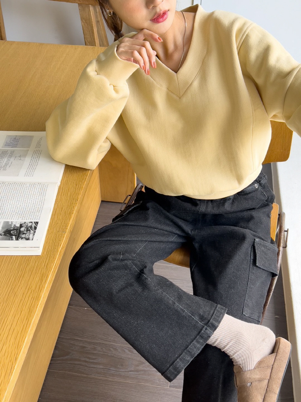 양기모 무지 오버핏 절개 세미 크롭 맨투맨 겨울 여성 티셔츠 - 상세 이미지 4