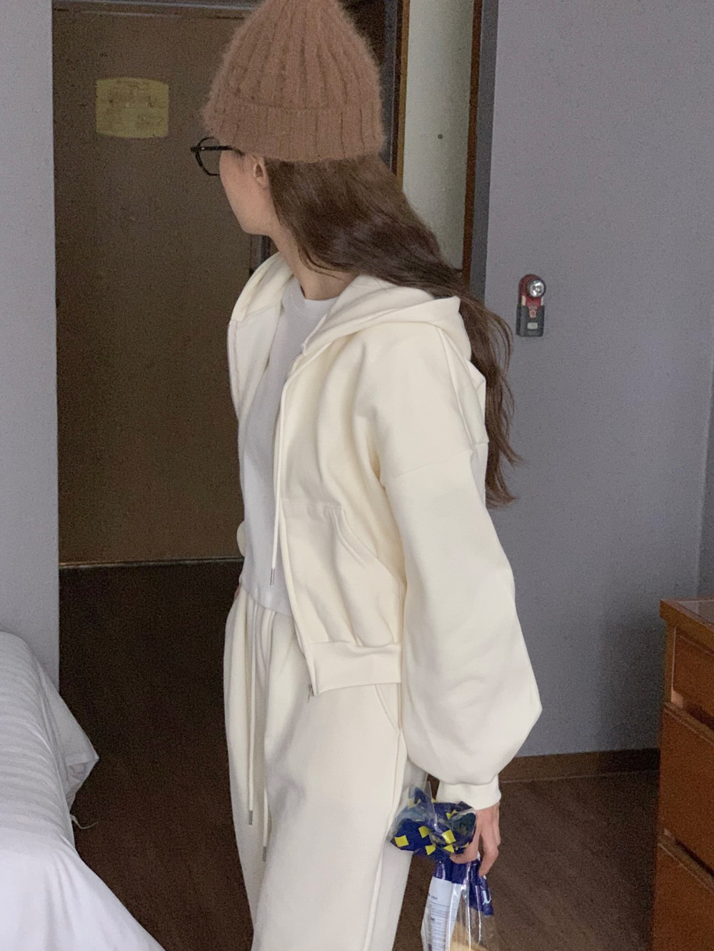 토나 루즈핏 무지 기모 안감 후드 지퍼 크롭 티셔츠 맨투맨 집업 이미지 2