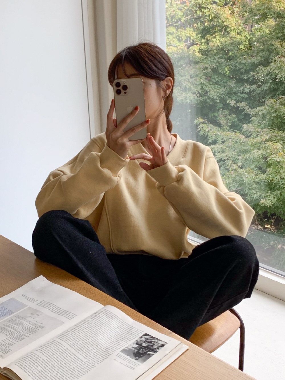 양기모 무지 오버핏 절개 세미 크롭 맨투맨 겨울 여성 티셔츠 - 상세 이미지 3