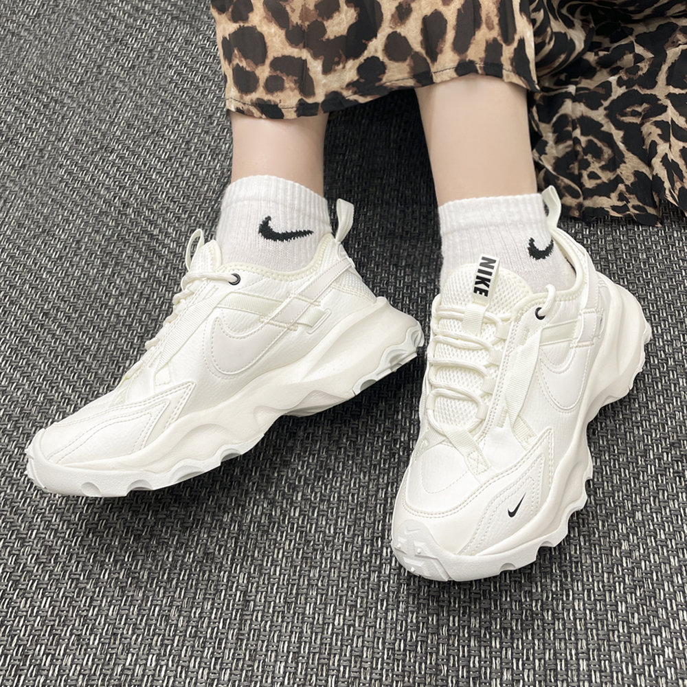 나이키 TC7900 써밋화이트 키높이 운동화